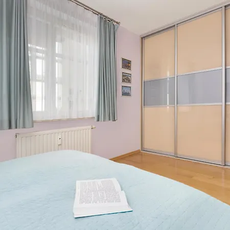 Sunny With Parking On The And Friendly Estate By Renters Apartamento *