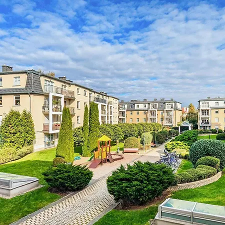 Sunny With Parking On The And Friendly Estate By Renters *