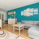 شقة Sunny With Parking On The And Friendly Estate By Renters سوبوت