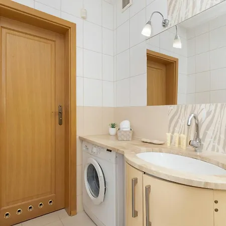 Apartmán Sunny With Parking On The And Friendly Estate By Renters