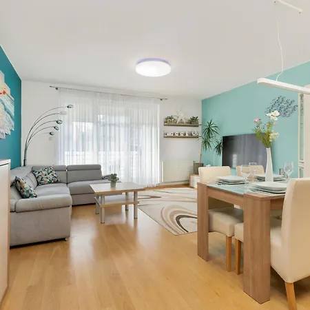 Apartment Sunny With Parking On The And Friendly Estate By Renters *