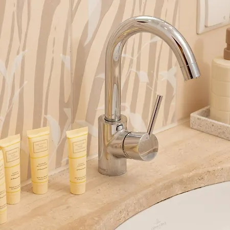 Sunny With Parking On The And Friendly Estate By Rent Like *