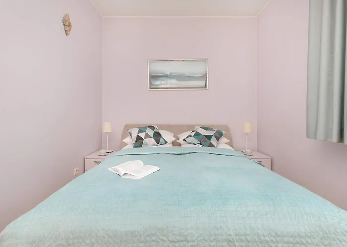 Sunny With Parking On The And Friendly Estate By Rent Like