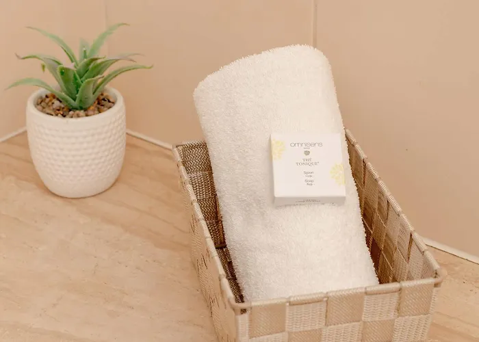 Sunny With Parking On The And Friendly Estate By Rent Like *