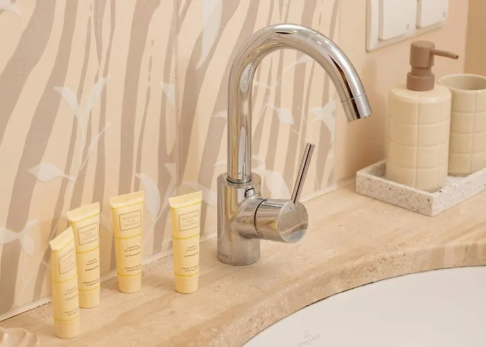 Sunny With Parking On The And Friendly Estate By Rent Like *